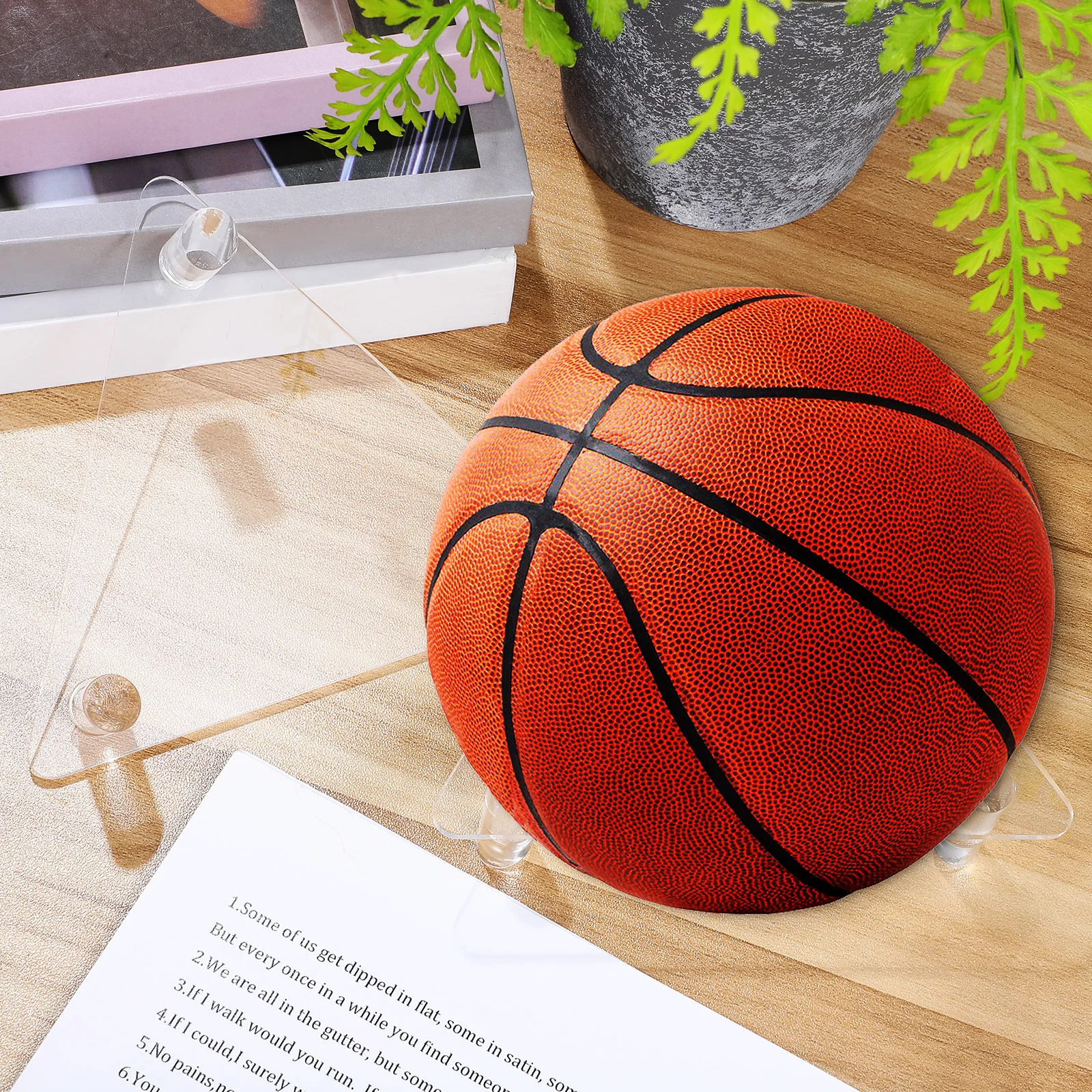 

2 pcs Football Holders Basketball St Transparent Acrylic Triangular Design Stable Ball Display Storage Racks Soccer Volleyball