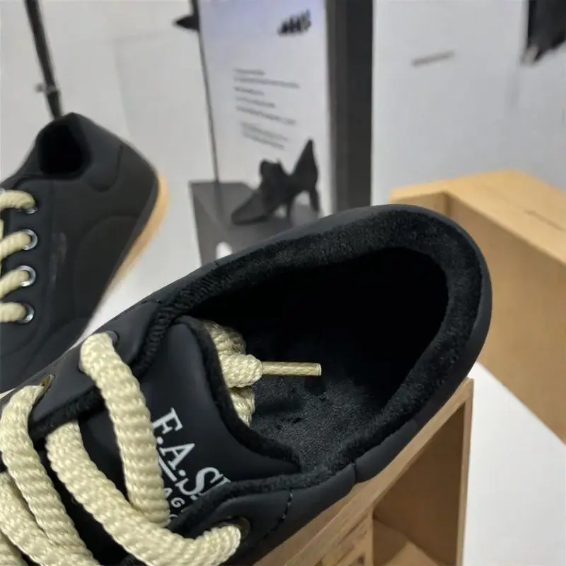 Zapatos de cuero para mujer, cesta de cuña, zapatillas informales para mujer, zuecos con punta redonda que combinan con todo, plataforma deportiva de cuero genuino para otoño 2024