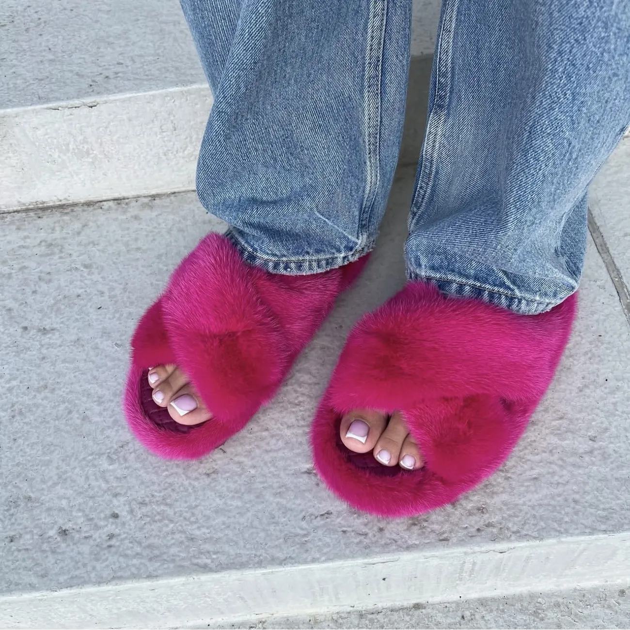 Genuine Mink Fur Cross Slippers Ladies Fluffy Fur Slides Open Toe Flat Sandals Soft Plush Winter Warm House Shoes Fashion