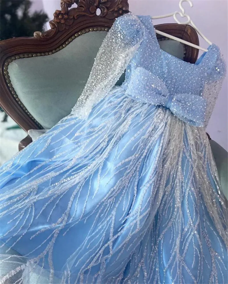 Vestido bonito da flor azul, manga comprida, pescoço quadrado, princesas, crianças, celebração, fotografia