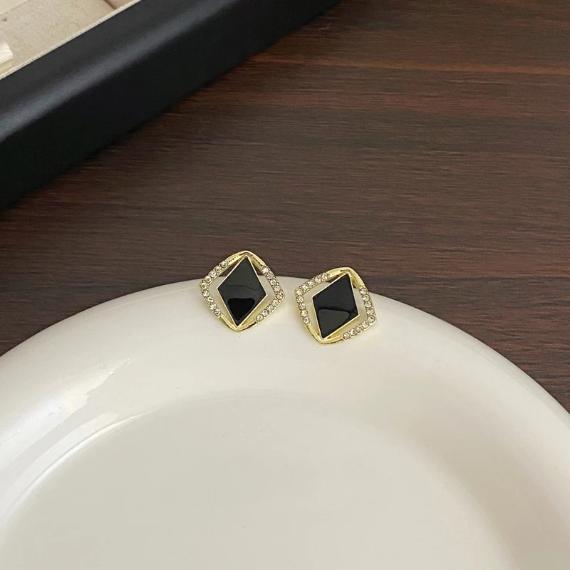 Hollow Out Rhombus Stud Earrings for Women Black Enamel Oil Rhinestones Earrings Party Trendy Punk Golden Color Geometry Jewelry