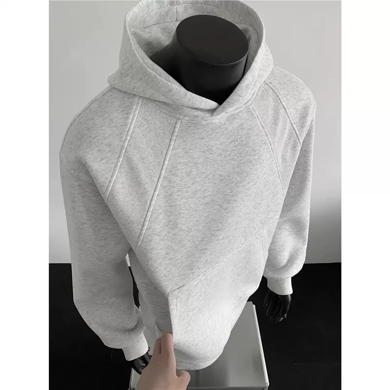 

Мужская высококачественная толстовка без капюшона с вышитой деталью, логотипом, эмблемой, символом, значком, знаком или изображением на груди, уникальная и отличительная.