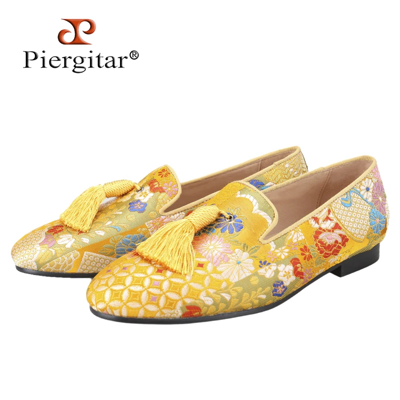 Piergitar Summer New Custom Ethnic Style Gold Fabric Men's Loafers Handmade Tassels Slip-On Slippers Breathable Leather Insole