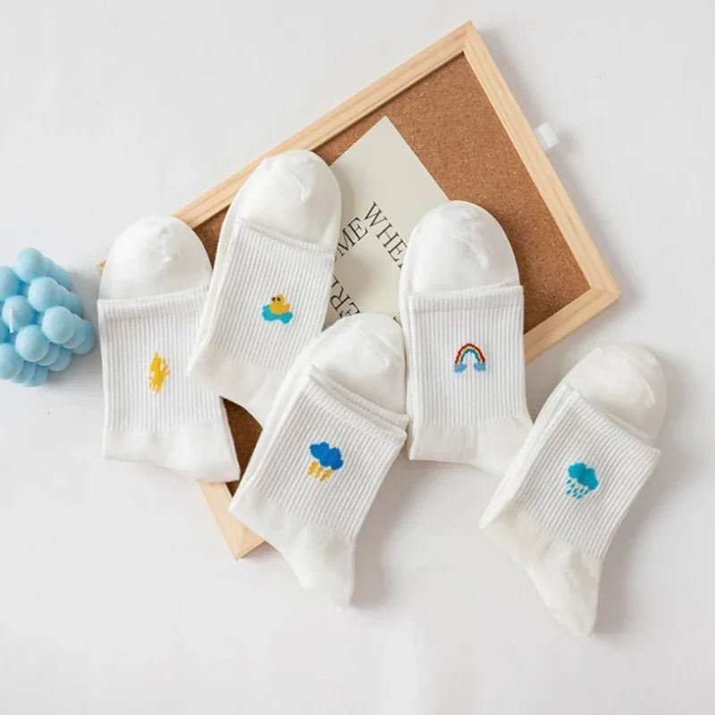 جوارب مضحكه جوارب نسائية قطن جوارب قصيرة للنساء 5 أزواج من الجوارب النسائية مجموعة الربيع والخريف الأبيض الكرتون الجوارب النسائية لطيف القطن الخالص الطقس الجوارب متعة الجوارب