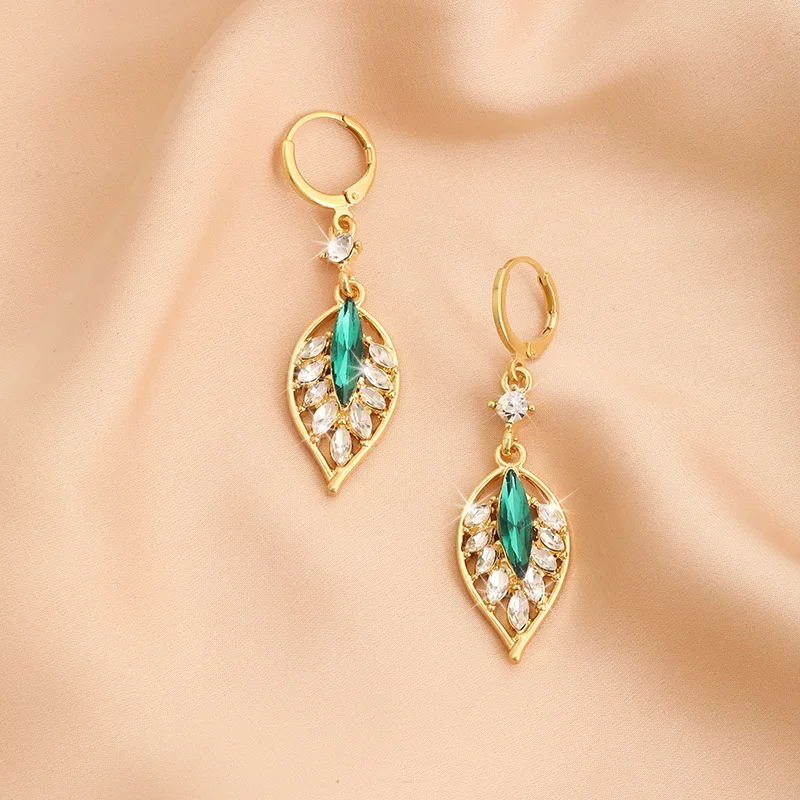 

Retro Leaf Shape Earrings Vintage Emerald Green Drop Earring Trendy European American Style Jewelry For Women