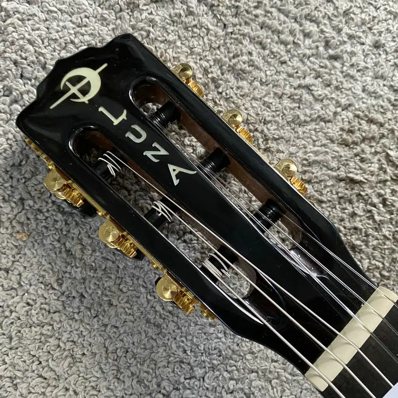 

G521 una 40" Solid Top Classical Guitar, Nylon String Electro-Acoustic, Rosewood Fingerboard, Taiwan Factory