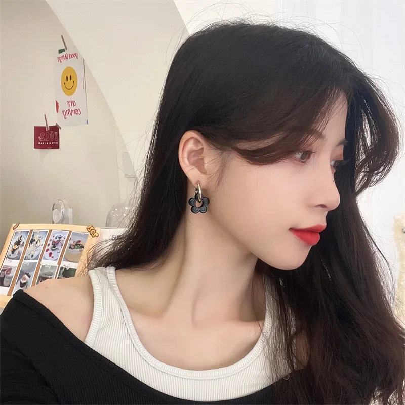 S925 Silver Needle Normcore Metallic Black Flower Stud Earrings Punk Round Circle Geometric Unusual Earrings for Women Brincos