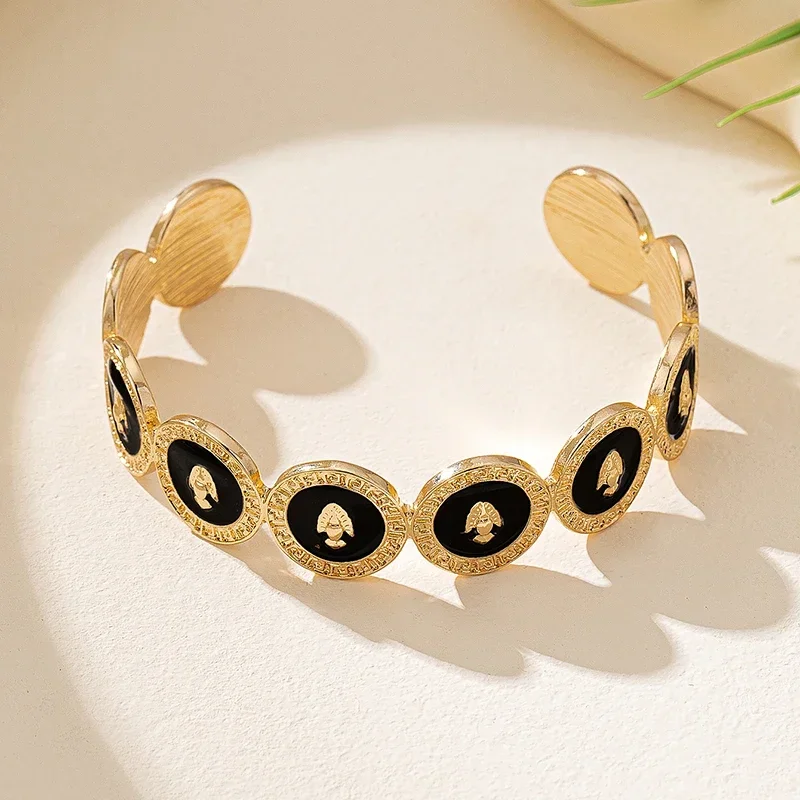 

Trendy Metal Bangle for Women Vintage Lion Head Black Enamel Round Cuff Bracelet Fashion Jewelry Wholesales Accessories Gifts