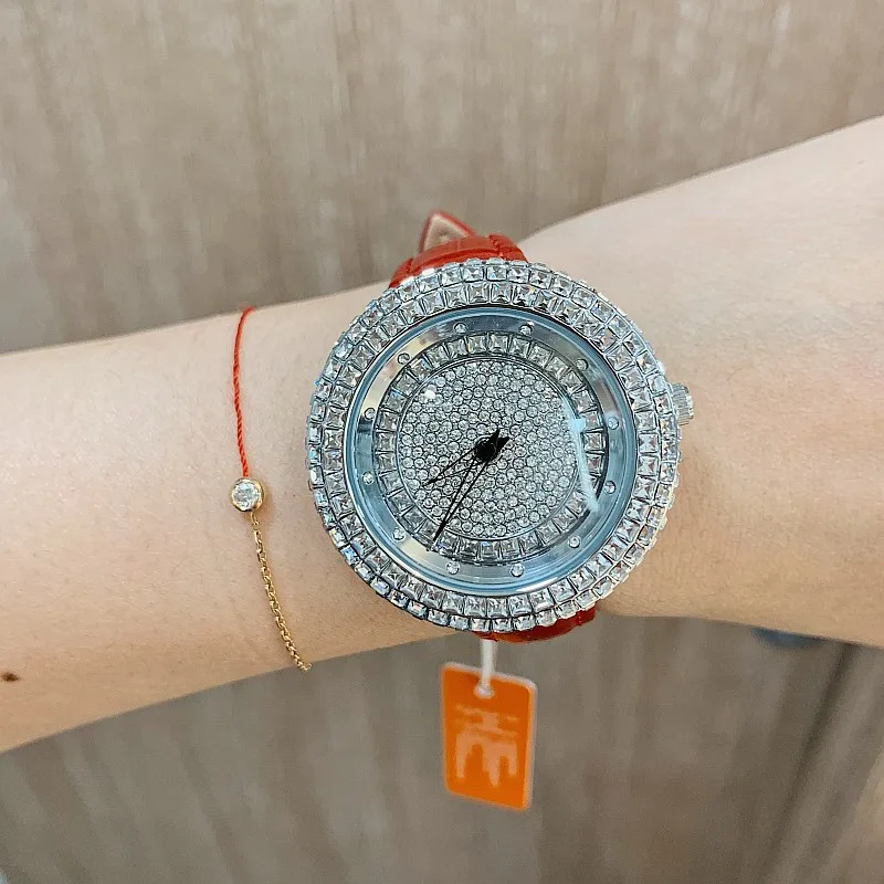 ساعة يد نسائية جديدة، قرص دوار، حزام جلدي، قرص كبير، ساعة يد نسائية راقية، هدية نسائية.