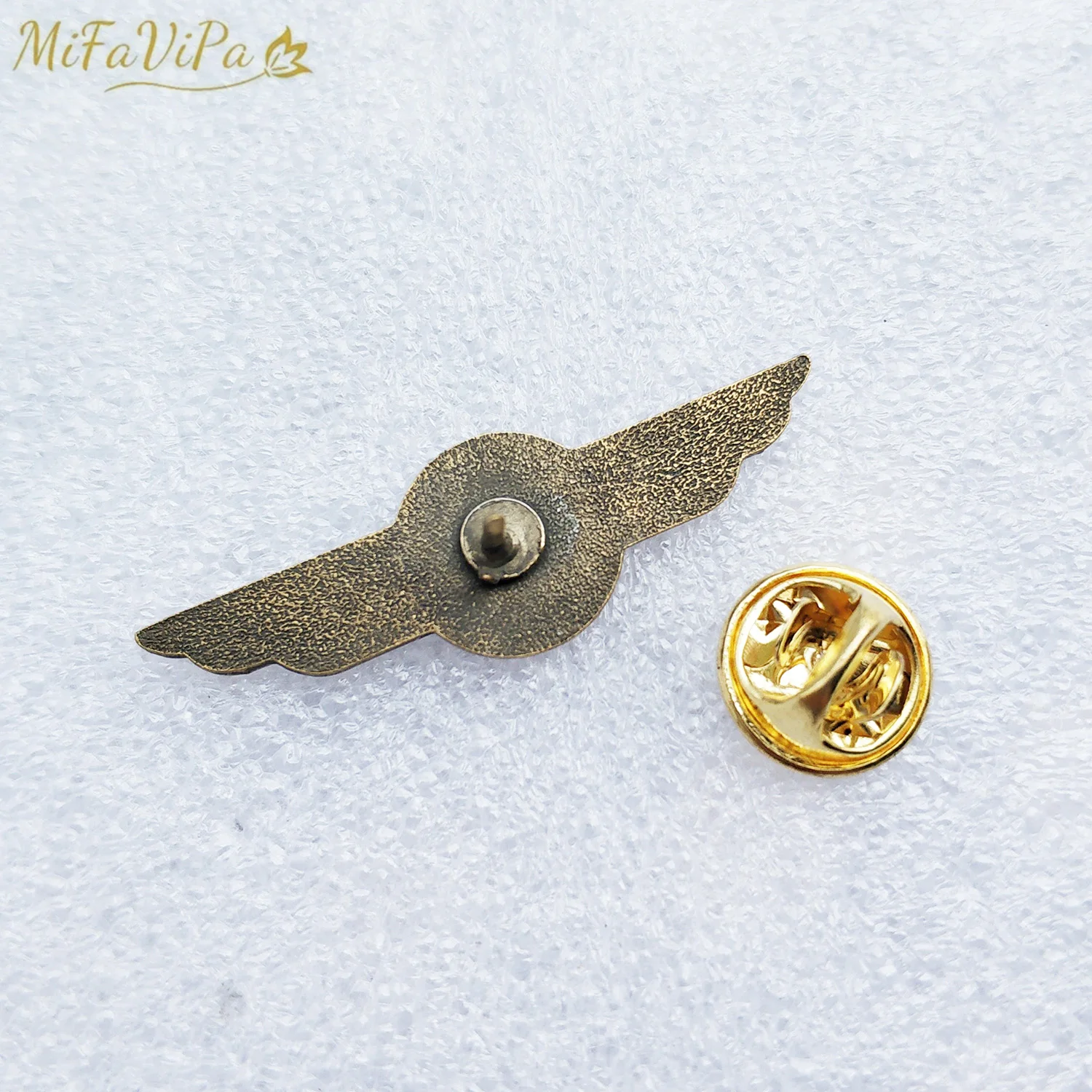 MiFaViPa Copper Boeing 737 747 777 Brooch Badge Vintage Bronze A320 330 Aircraft Sweater Corsage for Men Brooches Lapel Pin Gift