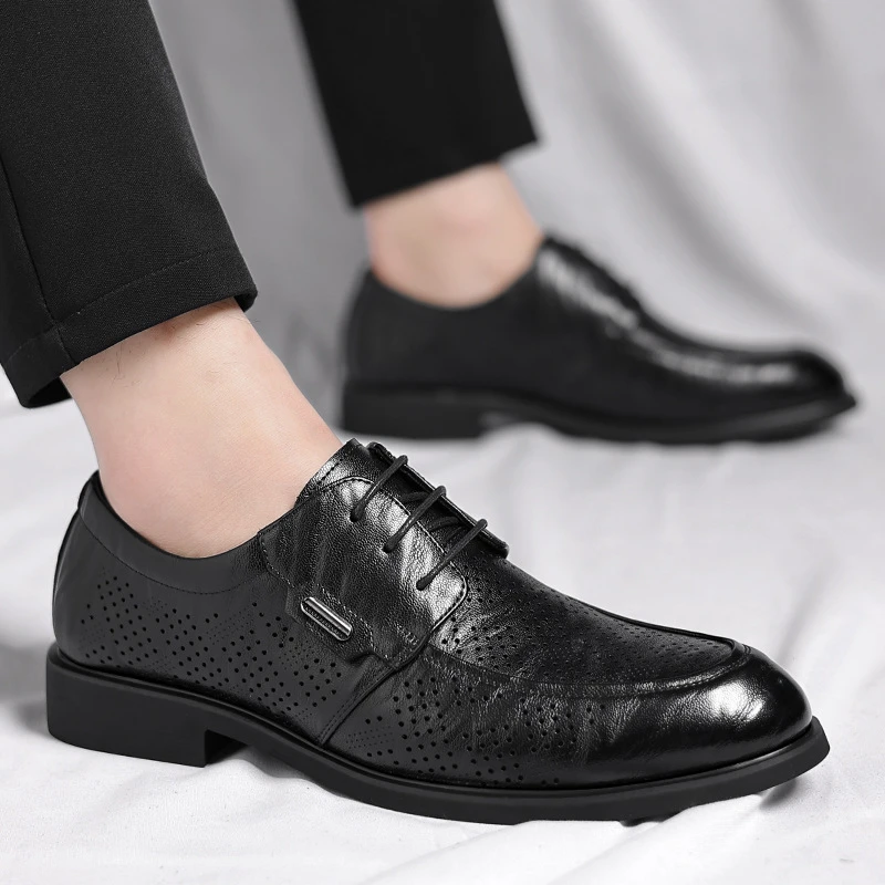 

Мужские черные перфорированные туфли с металлическим декором на шнуровке, для офиса и деловых встреч, дышащие, летние, из кожи, простые