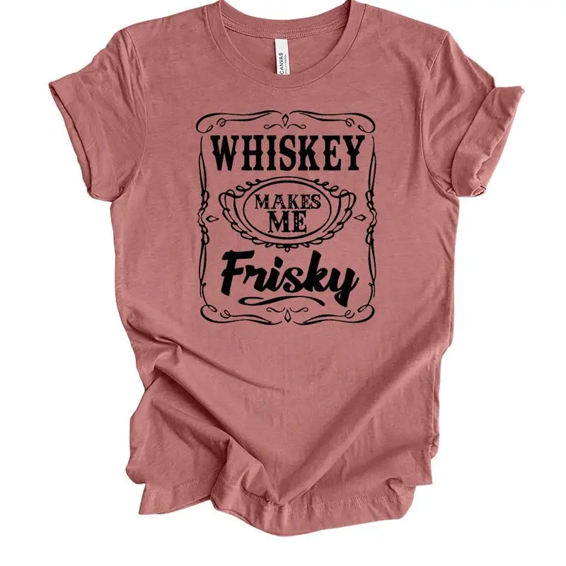 شركة ترينز تي شيرت ويسكي مضحك للسيدات يجعلني فريسكي