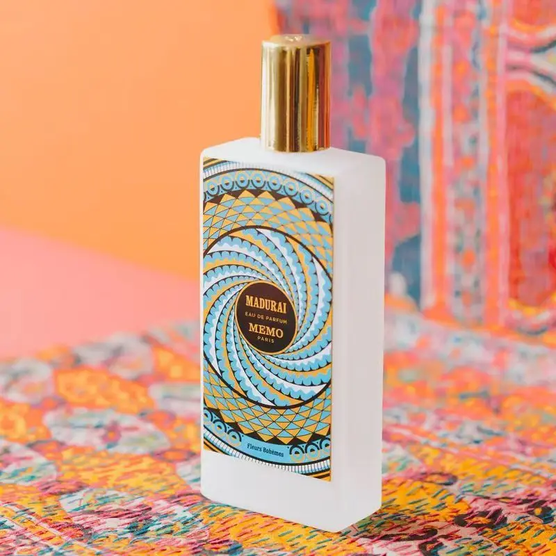 

MEMO роскошный новый нейтральный парфюмерный спрей, чистота жасмина и сладости персиковой смеси. Аромат элегантный, но маг