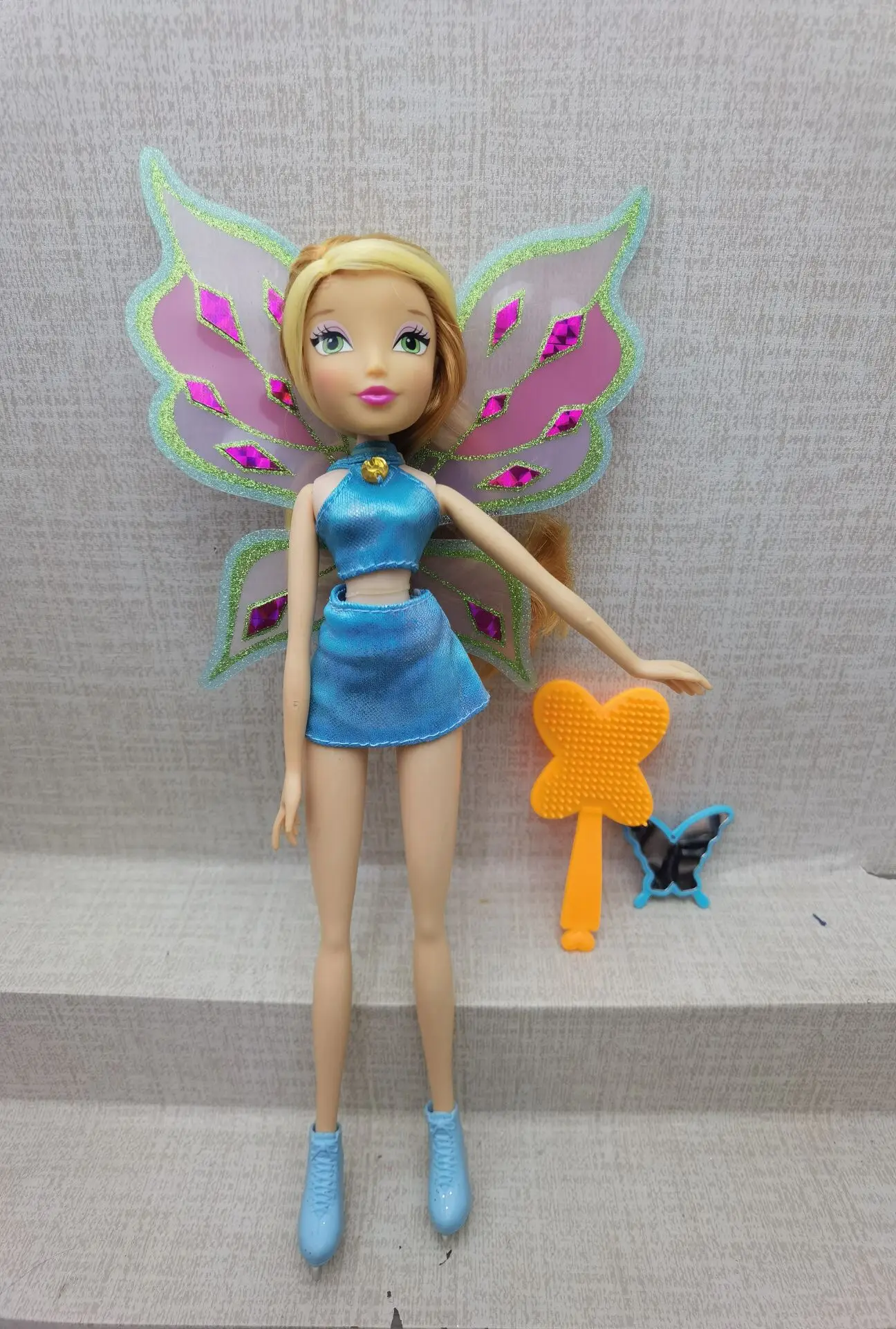 الأصلي جميل الأزرق الشعر فتاة ملونة فتاة عمل أرقام الدمى مع فوز ملحقات الجسم مع رئيس اللعب اكسسوارات الاطفال اللعب