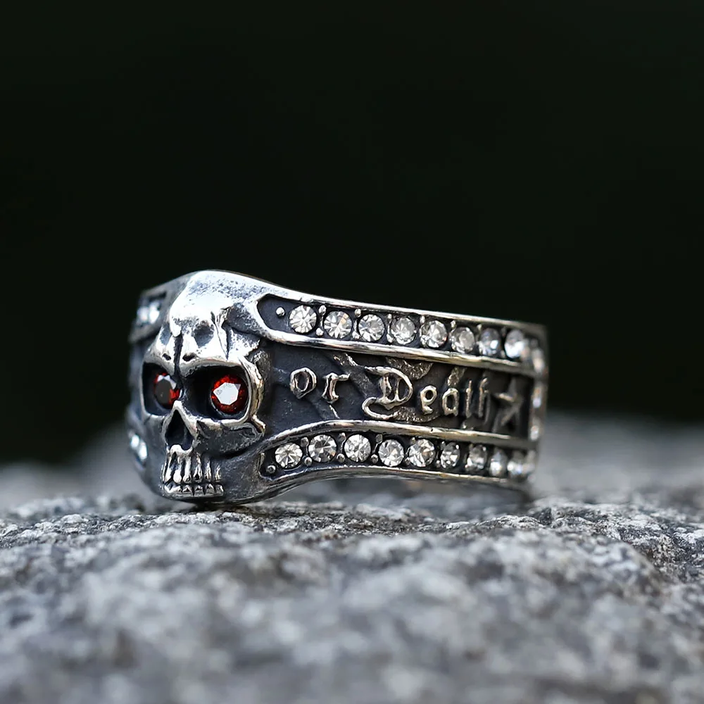 2022 NEW Men\'s 316L stainless steel ring Red eyes skull Ring For Men fashion with White zircon Halloween Jewelry free shipping