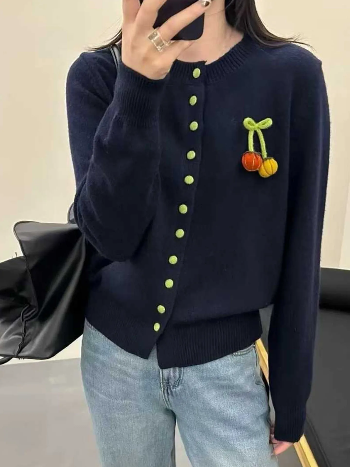 

Модный женский свитер с длинным рукавом на одной пуговице, стильный вязаный топ, высококачественная европейская коллекция осень 2025