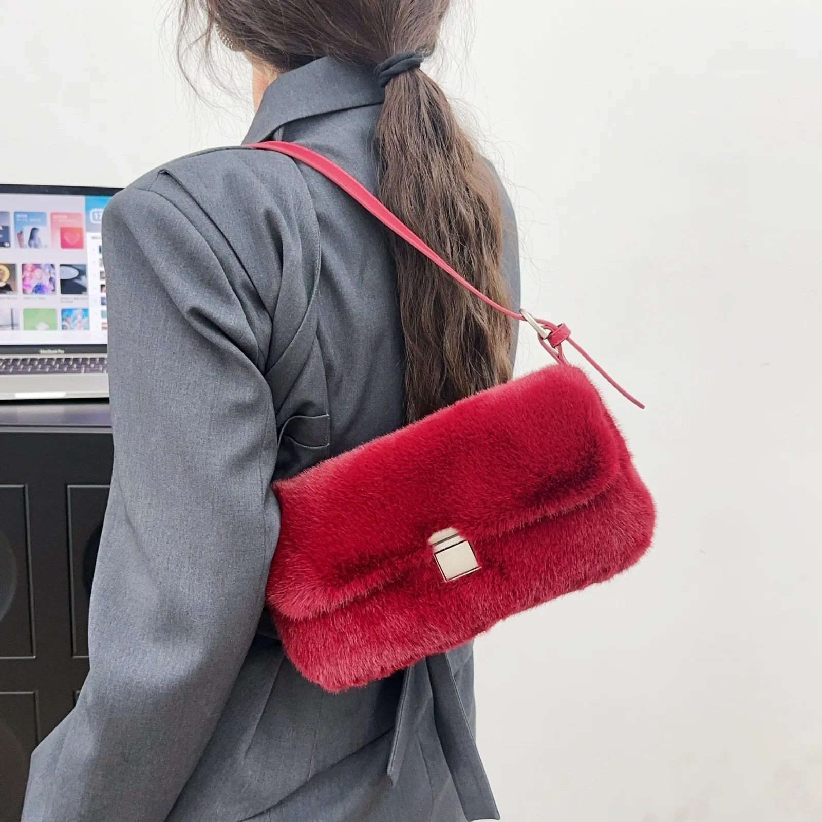 

Осенне-зимняя плюшевая сумка подмышки для женщин, роскошный дизайн, прямоугольные сумки, американские повседневные модные сумки на плечо для поездок на работу