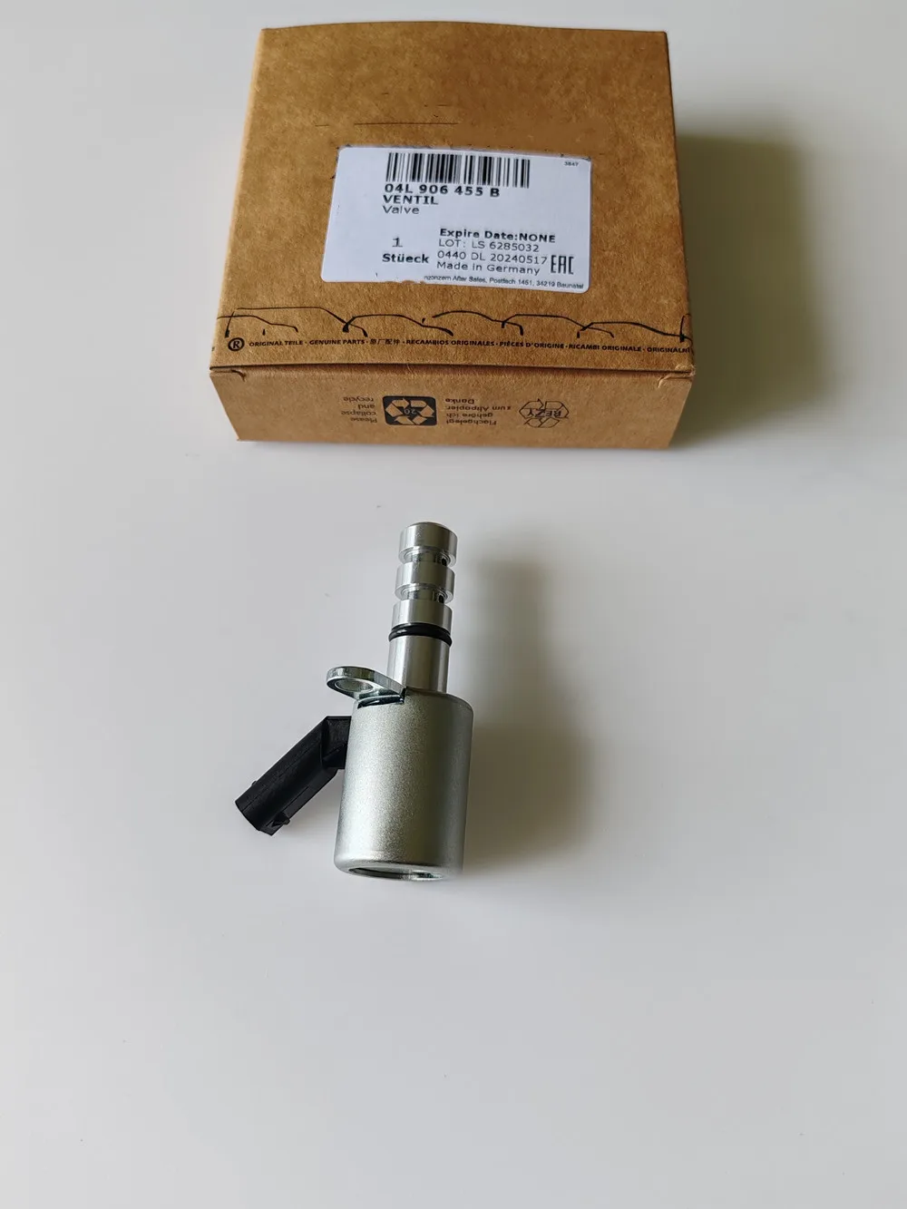 

OEM Operating Valve Control valve For Oil Pump Genuine 04L906455J 04L906455A 04L906455B For VW Audi Seat Skoda 1.6 TDI 2.0tdi