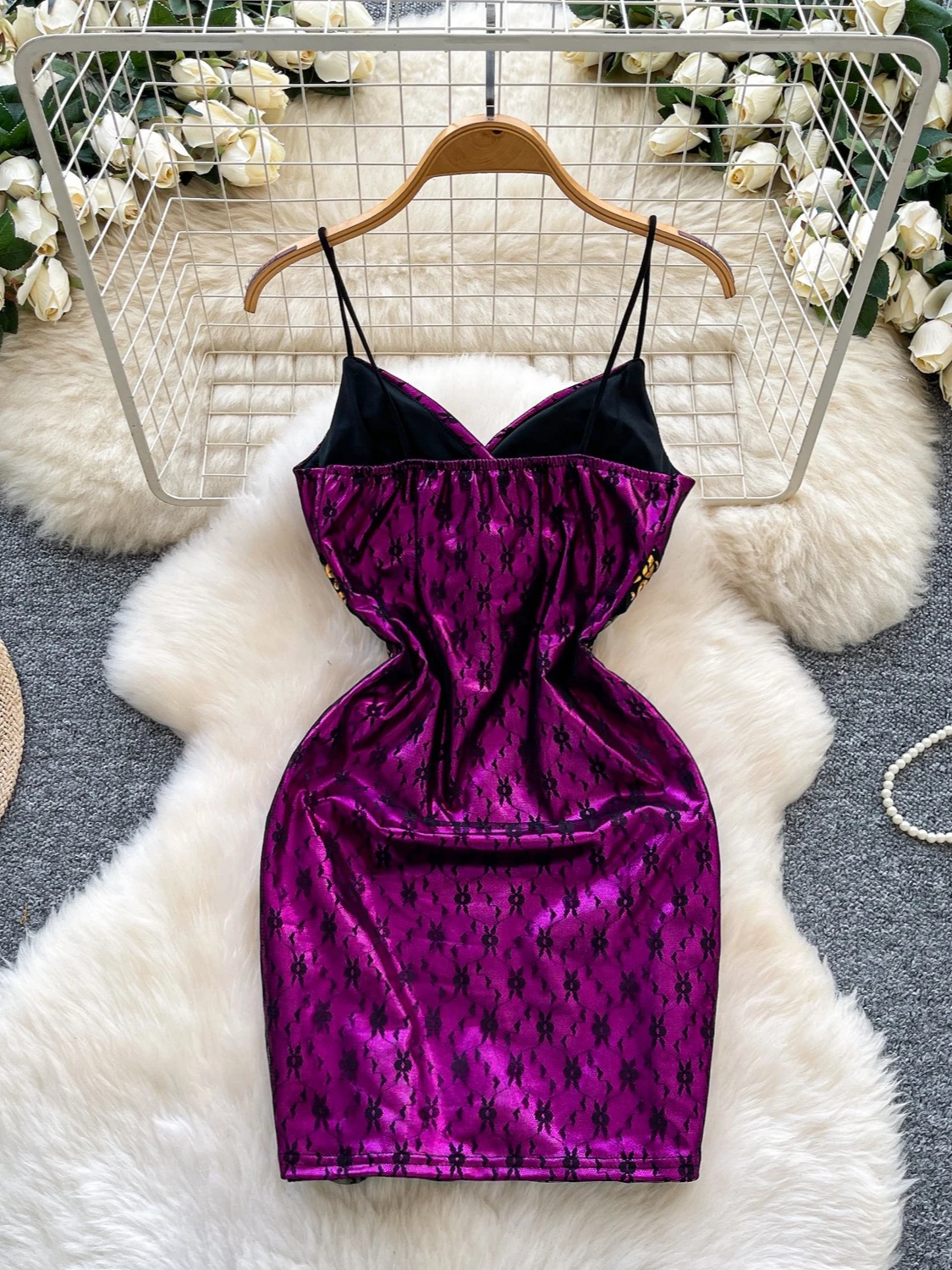 Foamlina Damen 2025, Herbst-Neues Clubkleid, Y2K-Slip-Kleid, sexy V-Ausschnitt, ärmellos, transparente Spitze, hohe Taille, schlankes, figurbetontes Partykleid