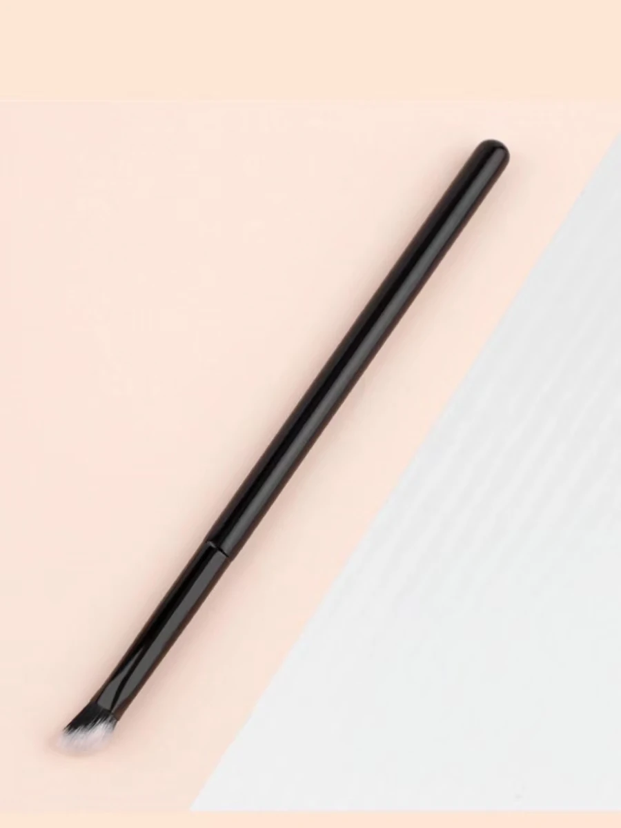 Triangular Sloped Black Foundation Brush, Concealer Brush, Soft Highlight Brush for Shading and Brightening, Sloped Blush Brush