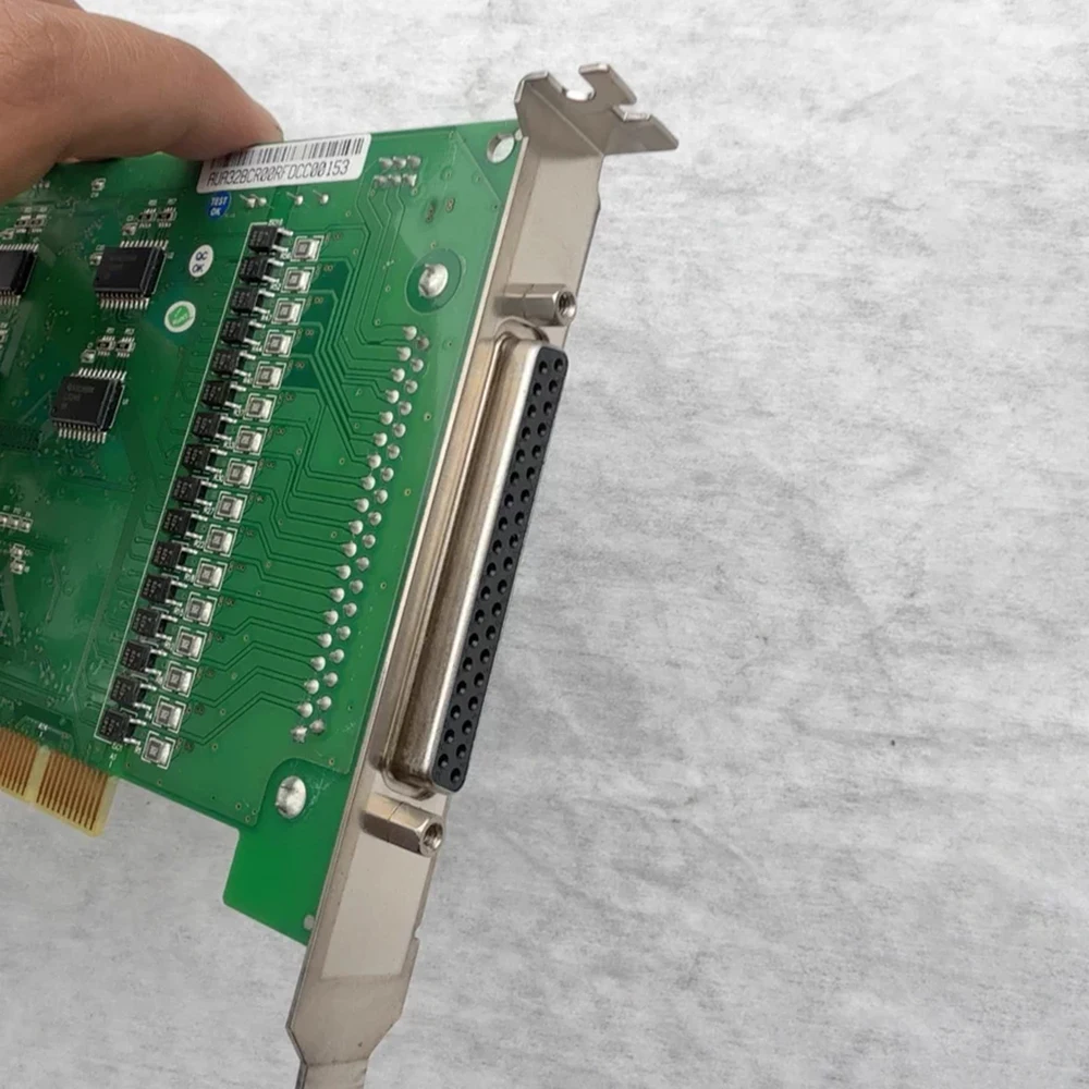 PISO-P32A32 CR 32-collector open circuit output isolated digital input card