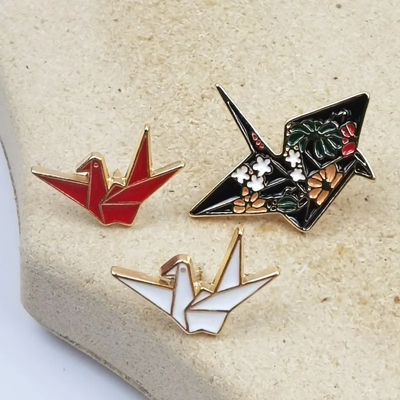 Creative Origami Crane Enamel Pin Vintage Floral Paper Crane Metal Brooch Lapel Badge Jacket Backpack Decor Meaningful Wish Gift