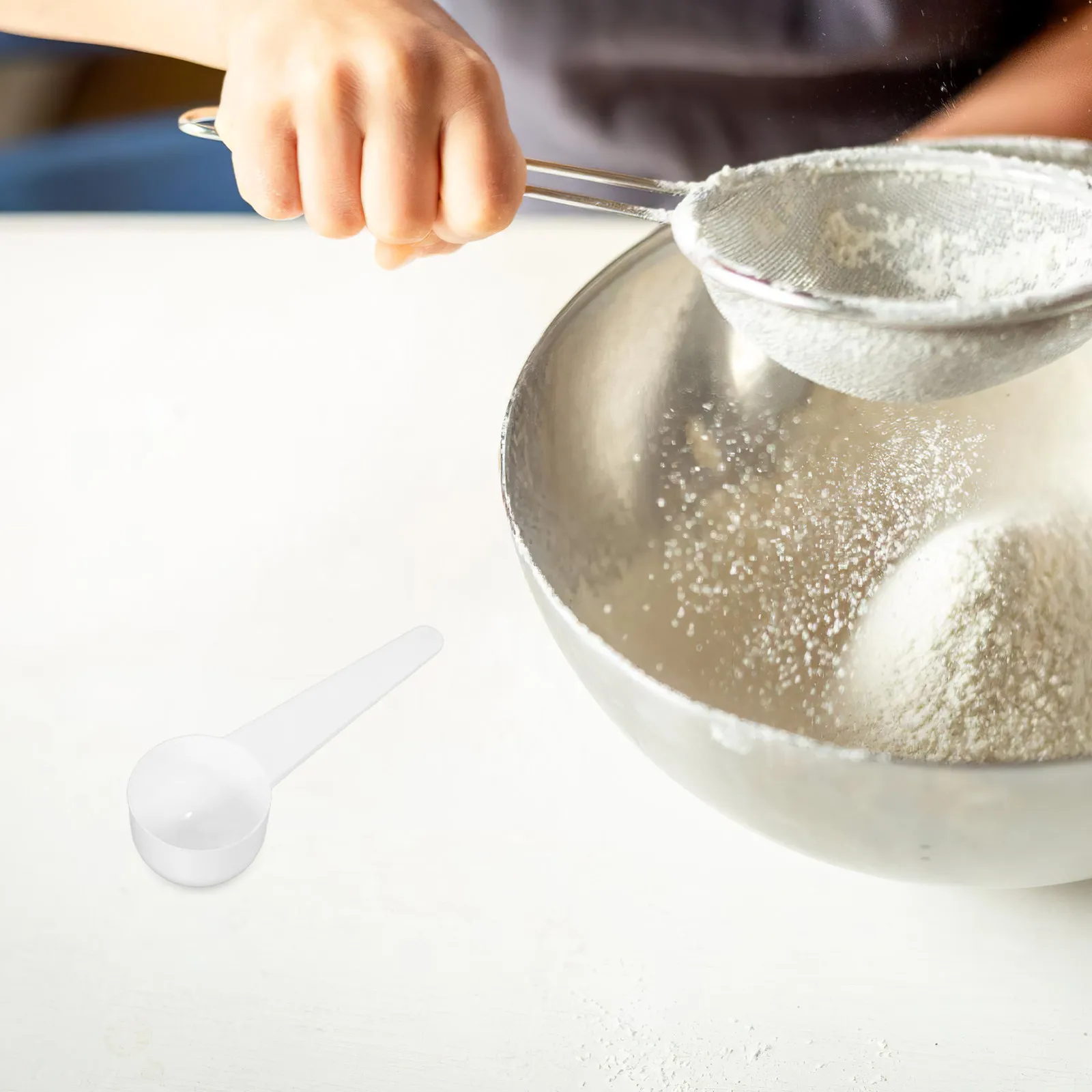 

4Pcs Plastic Measuring Spoons Coffee Scoop Set Long Handle for Powder Spices Milk Protein Kitchen Use White 1G 3G 5G 10G