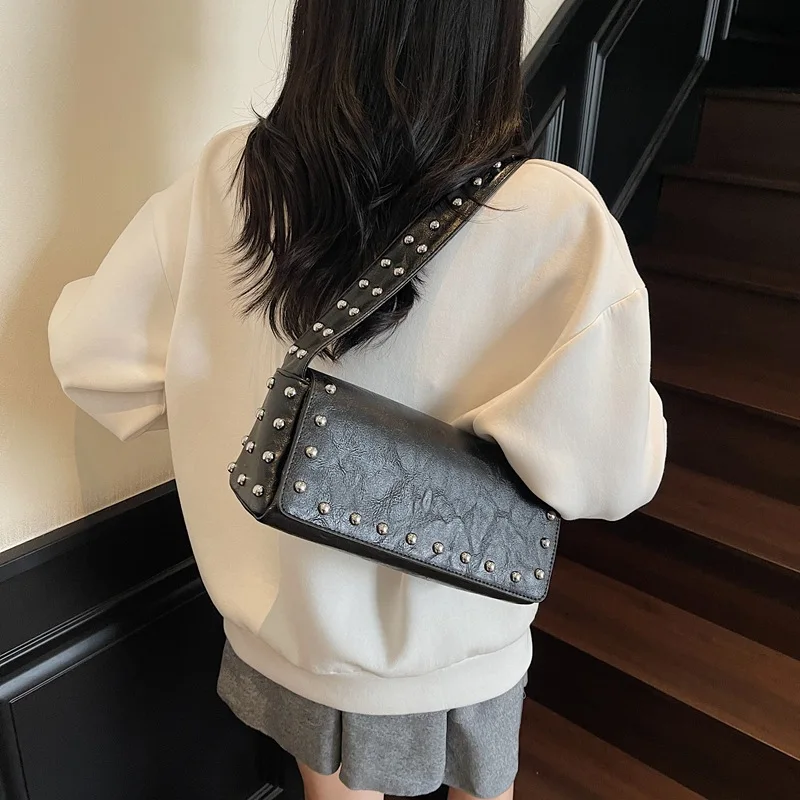 

2025 Retro Temperament Underarm Bag - Personalized Rivet Small Square Versatile Shoulder Bag