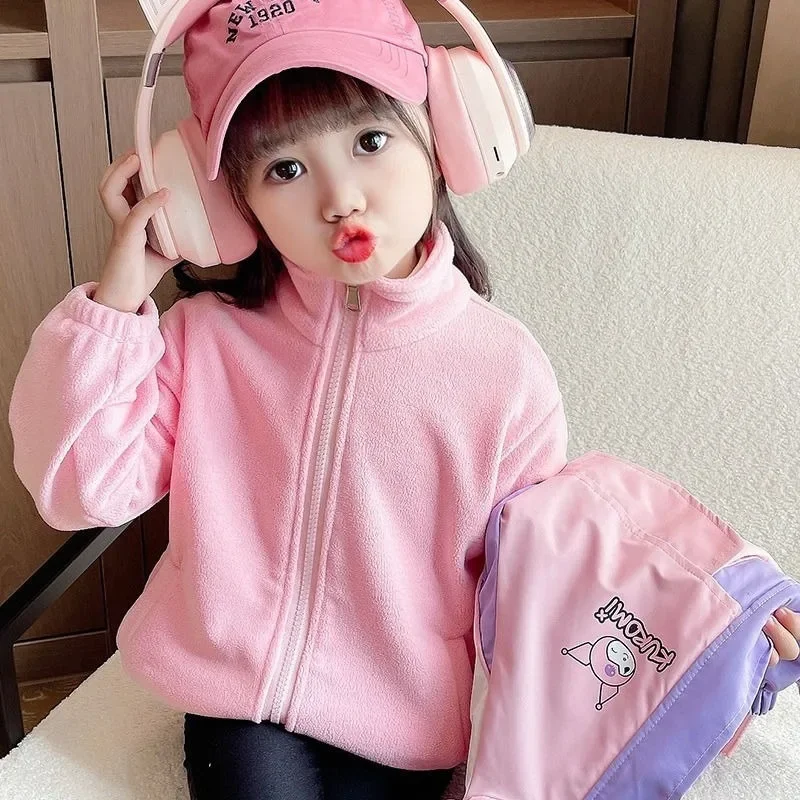 معطف Kawaii Sanrio Kuromi للفتيات للخريف والشتاء سترة مخملية مقاومة للرياح متوسطة وكبيرة للأطفال ثلاثة في واحد قابلة للفصل