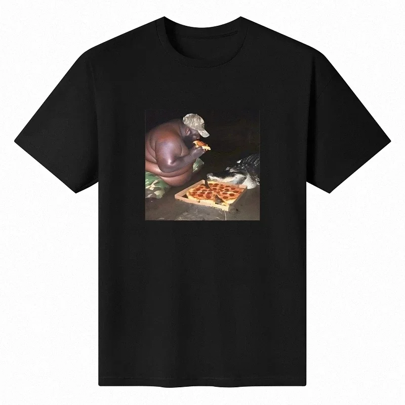 2024 New Fashion Black High Quality Man Eating Pizza With Alligator Funny Meme T Shirt Parody