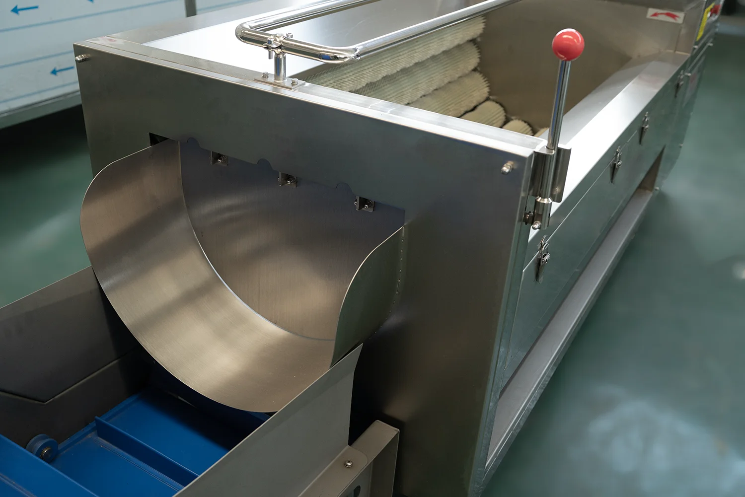 غسالة تقشير المعدات متوسطة الحجم من نوع الفرشاة مناسبة لآلات التنظيف الصناعية في المطاعم الكبيرة