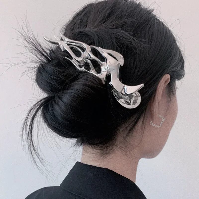 

Metal Style Trendy Large Hollow Silver Hair Claw Clips Korean Punk Simple Light Luxury Hairpin Charm Hair Accessories for Women