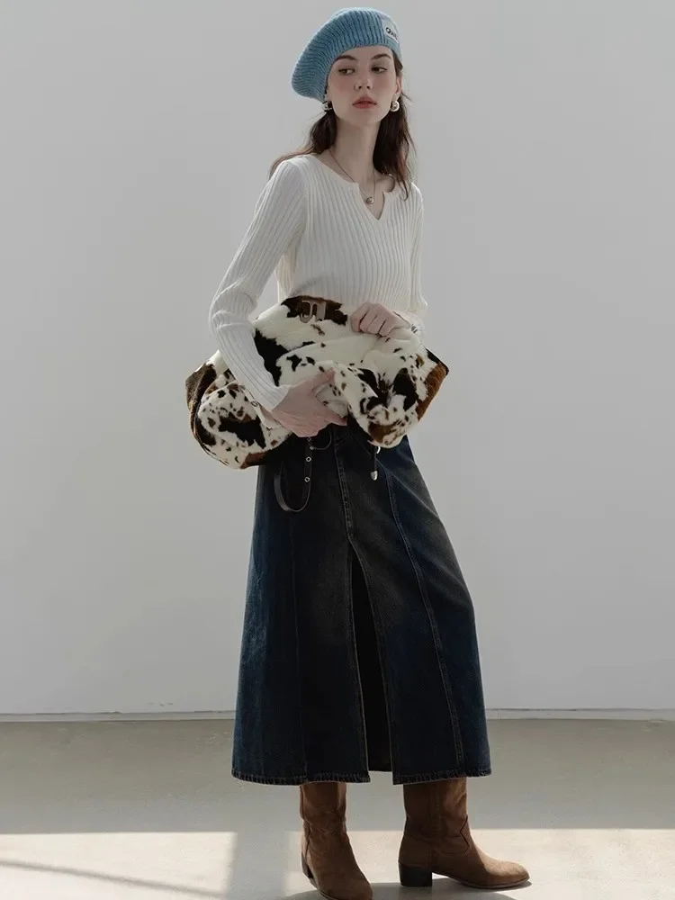 French Minimalist V-Neck Sweater For Women'S Autumn And Winter Design, With A Split Hem And A White Slim Fit Knit Sweater