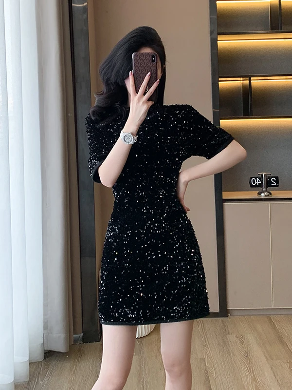 여름 신상 여성 반팔 라운드넥 반짝이는 슬림핏 드레스 화려한 자수 블랙 미니 드레스 패셔너블 출퇴근룩