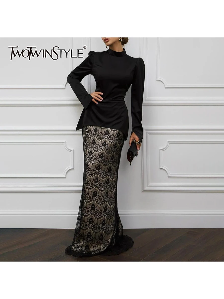 

Комплект TWOTWINSTYLE: Элегантный женский костюм-двойка с воротником-стойкой, топом с длинным рукавом и юбкой с высокой талией и кружевом, стройнящий силуэт, модель 2026