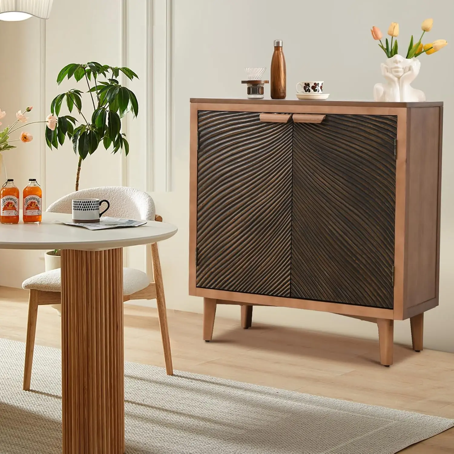 Sideboard-Buffetschrank mit strukturierten Türen, moderner Aufbewahrungsschrank mit diagonalem Wellenmuster, rustikaler brauner Credenza für den Flur