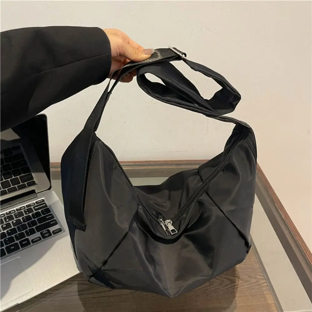 Borsa per gnocchi di grande capacità alla moda Borsa a tracolla in nylon tinta unita Borsa da viaggio leggera dal design plissettato
