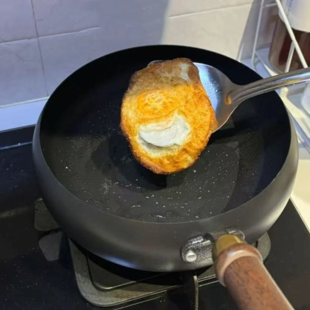 

Large Belly Pan Nonstick Chinese Cooking Wok Wood Handle 24cm Soup Pot Uncoated Big Belly Iron Stir Fry Pan For Restaurant