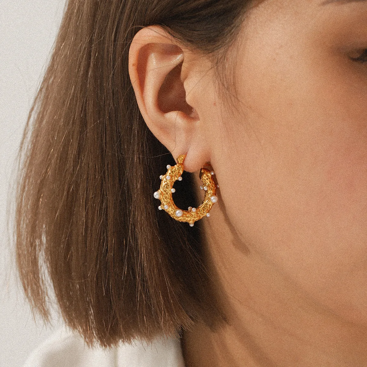 18K Gold Plated Hammered Stainless Steel Earrings with Pearl Inlay, Elegant Titanium Steel Colorfast Hoop Earrings