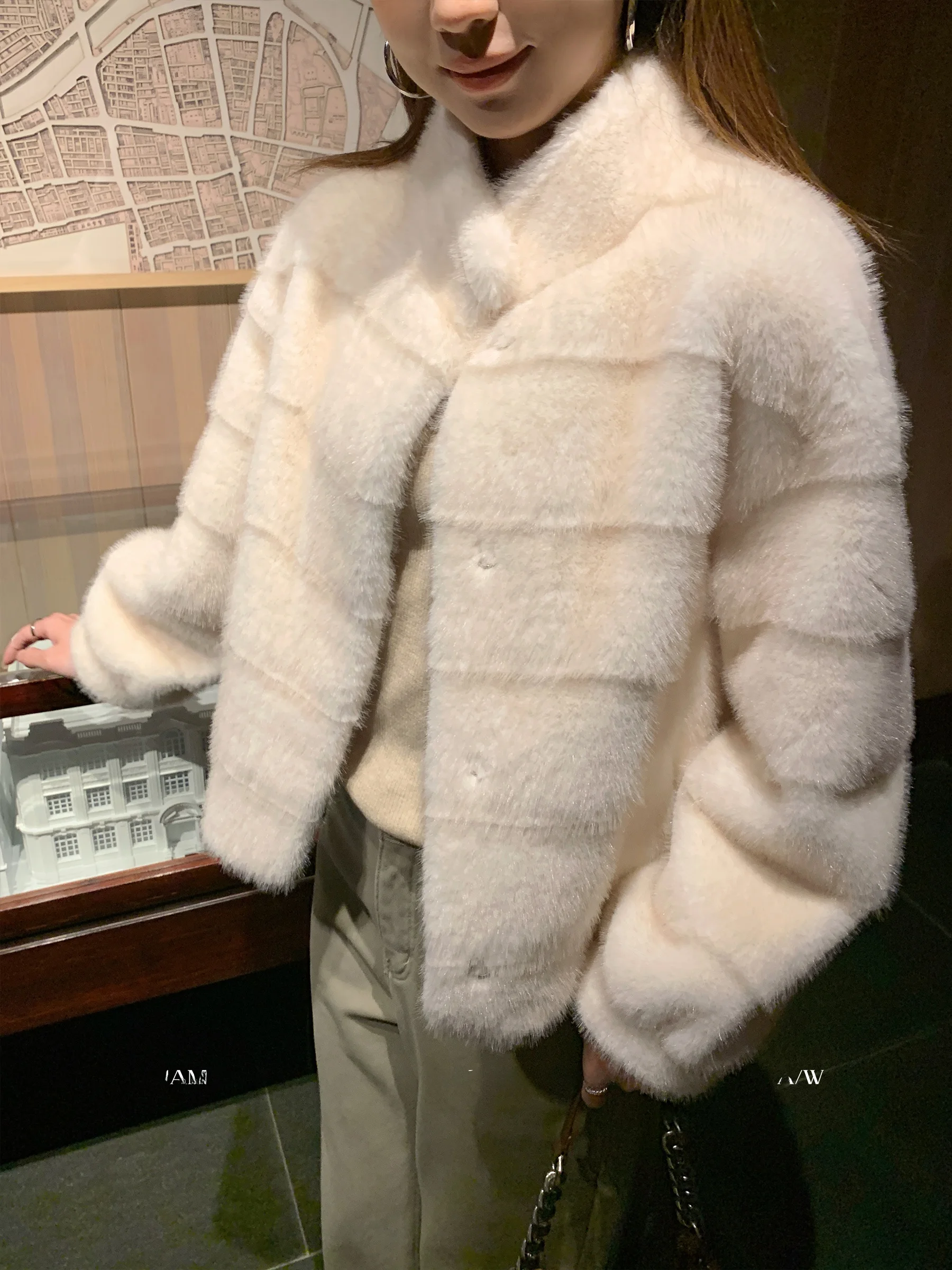 

Высококачественная женская шуба из искусственного меха Sam Seoi с воротником-стойкой и горизонтальной отделкой, новая коллекция осень-зима, теплая верхняя одежда