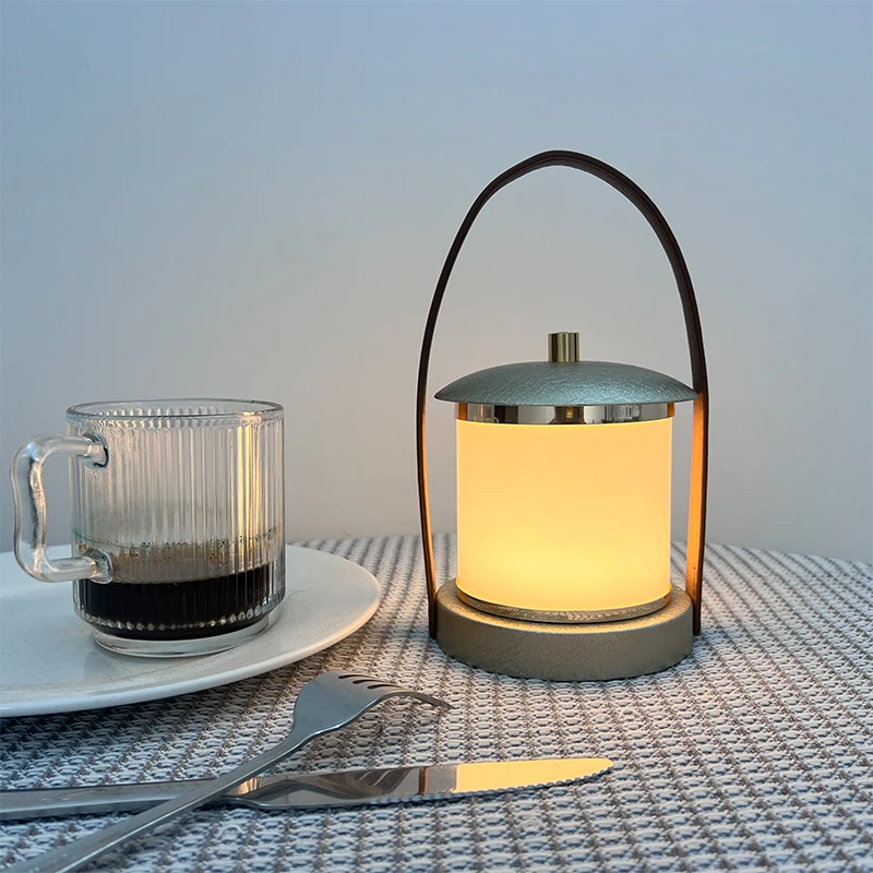 Modern Cordless Rechargeable Battery Powered Portable led table lamps and lanterns outdoor restaurant