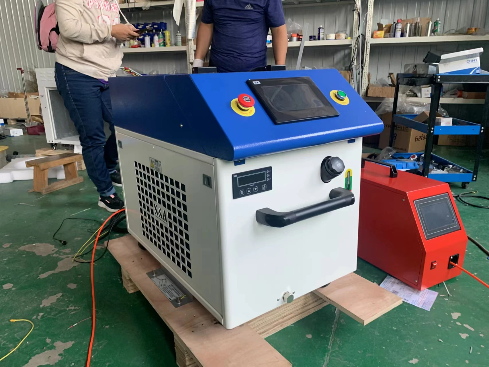 Portable Raycus MAX 1500W Laser Welding Machine for Metal Stainless Steel Carbon Steel Iron Galvanized Plate Aluminum Copper