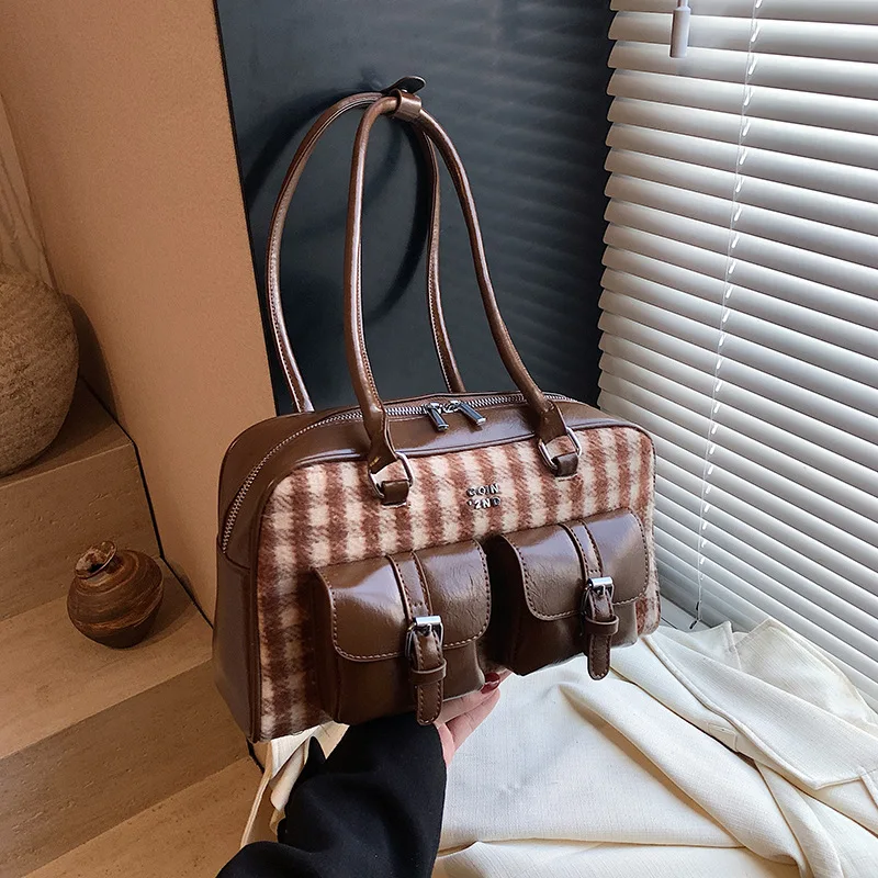 

Просторная винтажная большая сумка 2025 года, повседневная женская сумка через плечо, шикарная подушка под мышками через плечо, универсальная пригородная сумка в день ночи