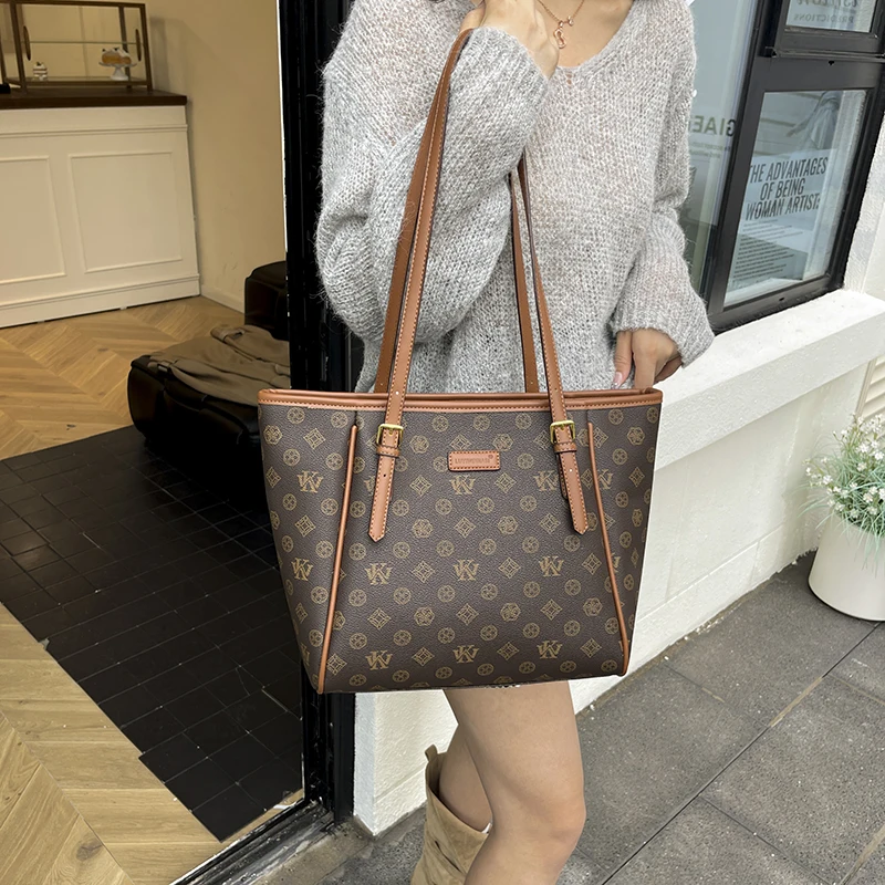 

Elegant Women's Leather Designer Shoulder Tote Bag Luxury Classic Crossbody Handbag Fashion Style For Daily Wear