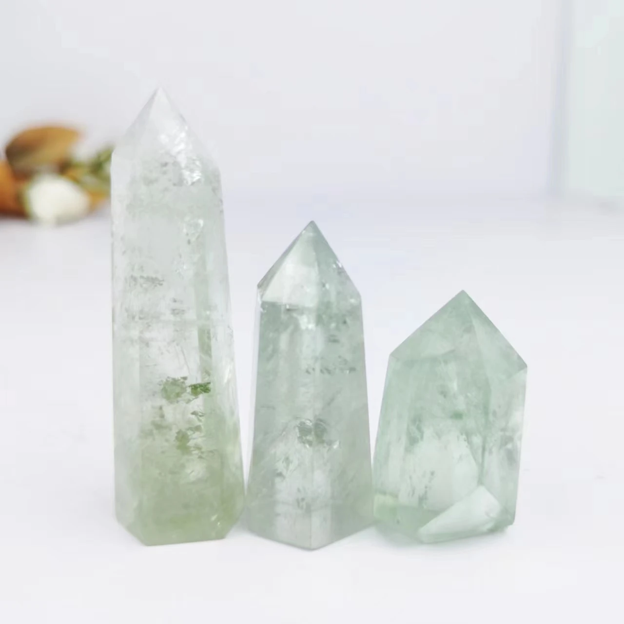 หินควอตซ์ธรรมชาติจุดหินรักษาคริสตัลสีเขียว