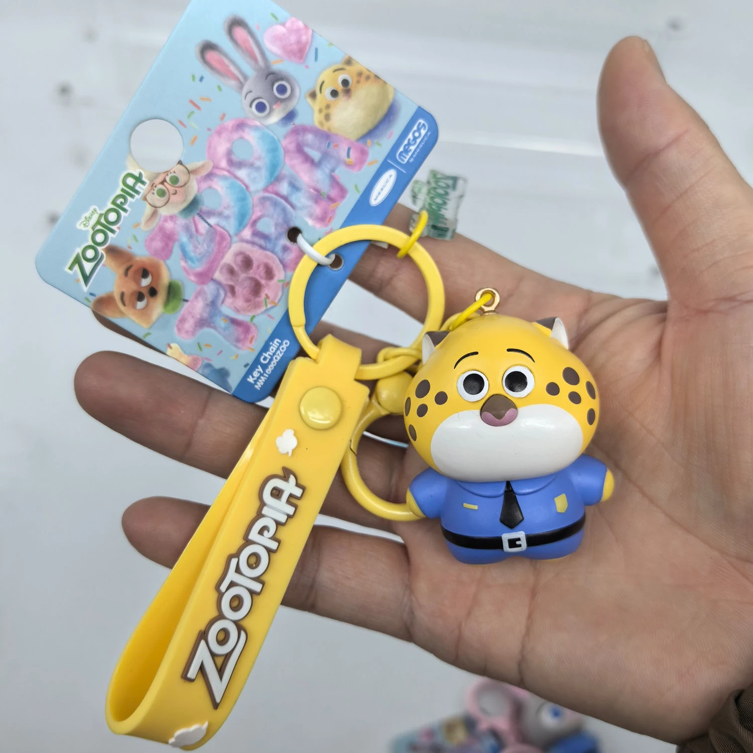 ديزني الرسوم المتحركة ZOOTOPIA الكرتون المعلقات الرسوم المتحركة البلاستيكية عمل أرقام على ظهره المفاتيح الحلي الأطفال هدايا عيد الميلاد