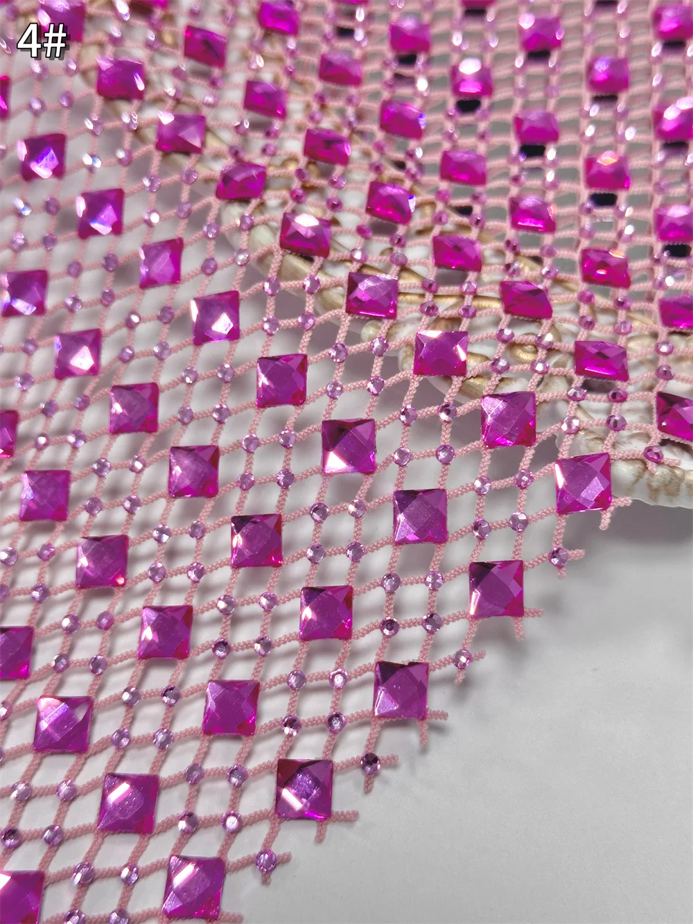 Meest populaire glanzende steen nieuwe mode-ontwerp stof handgemaakte stenen borduurwerk netto kant kralen voor dames bruiloft jurken