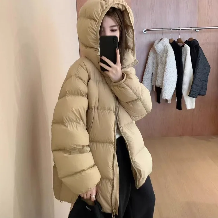 

High-end and super-good-looking women's down jackets, winter new light and fluffy cloud-shaped white duck down jackets