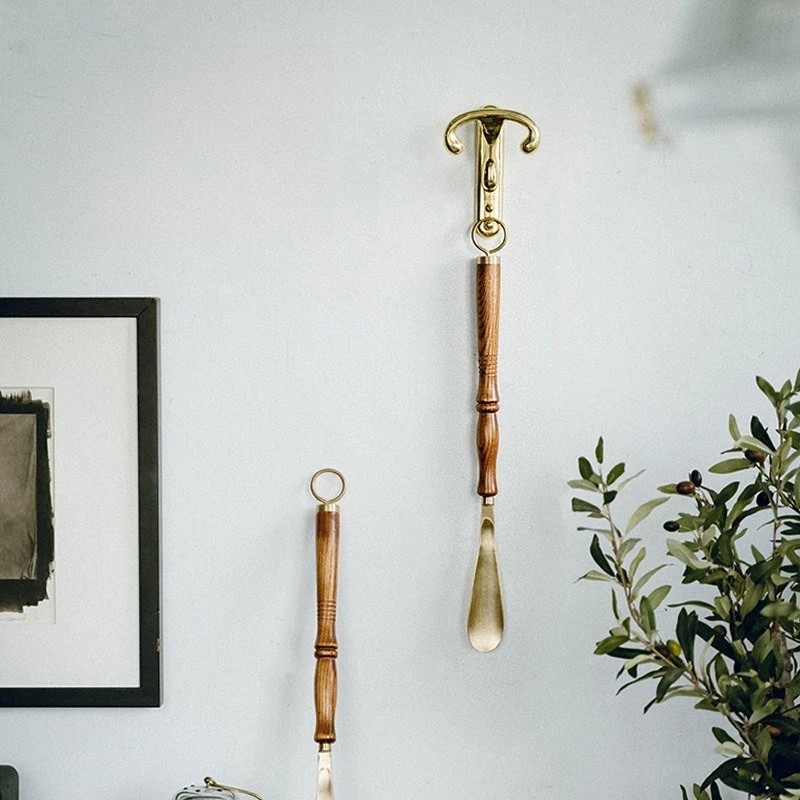 Solid Wood Shoehorn Portable Long Handle Shoe Lifter Luxury Convenient Brass Shoe Horns with Hanger Handle Shoes Wearing Tool