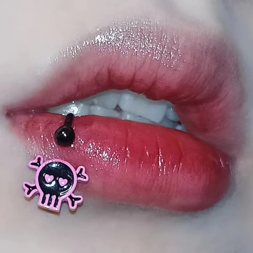 1 قطعة Y2K الوردي الجمجمة الفولاذ المقاوم للصدأ C شكل الشفاه الدائري أسود اللون Labret ثقب الحلو فتاة باردة الغضروف الجسم الحلي الهدايا